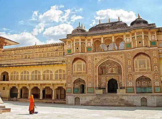 Female tourist guide in Jaipur